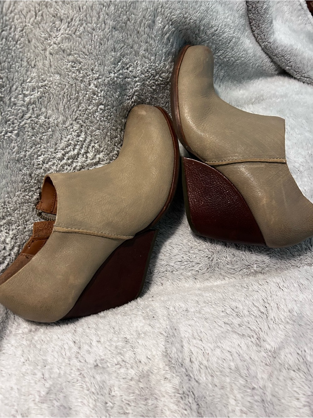 Kork Ease Women's leather Wedge Booties - Stylish Ankle Heels